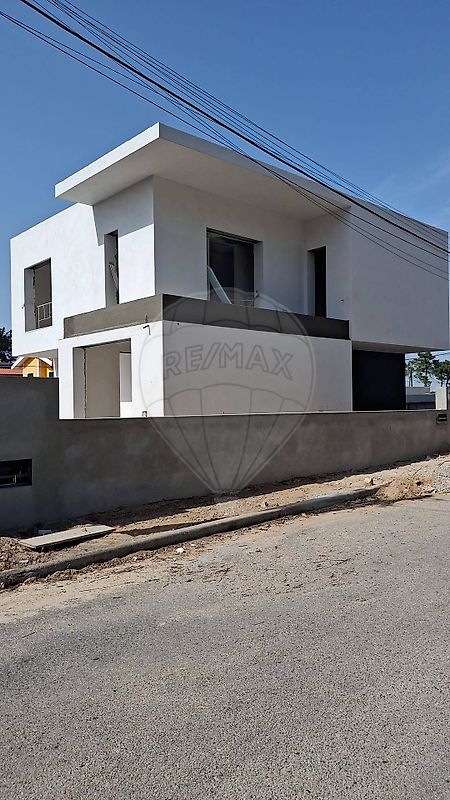 Moradia T4 à venda em Almada