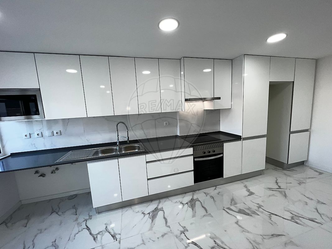 Apartamento T3 à venda em Almada