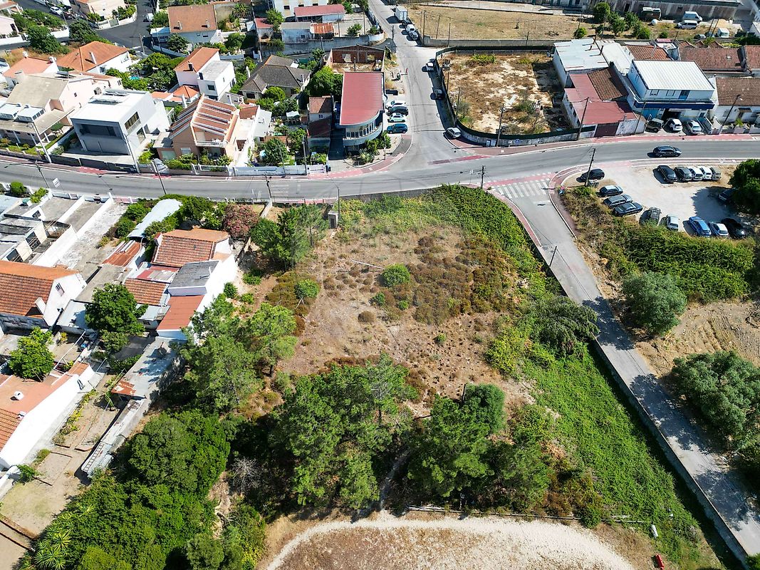 Terreno à venda em Almada