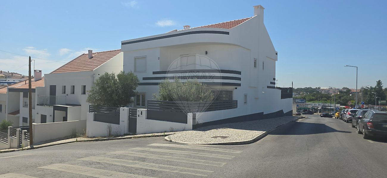 Apartamento T5 à venda em Almada