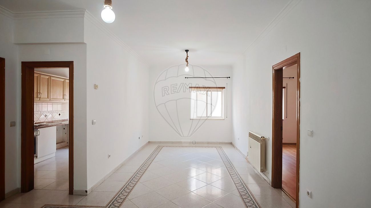 Apartamento T1 em Laranjeiro e Feijó, €239.000