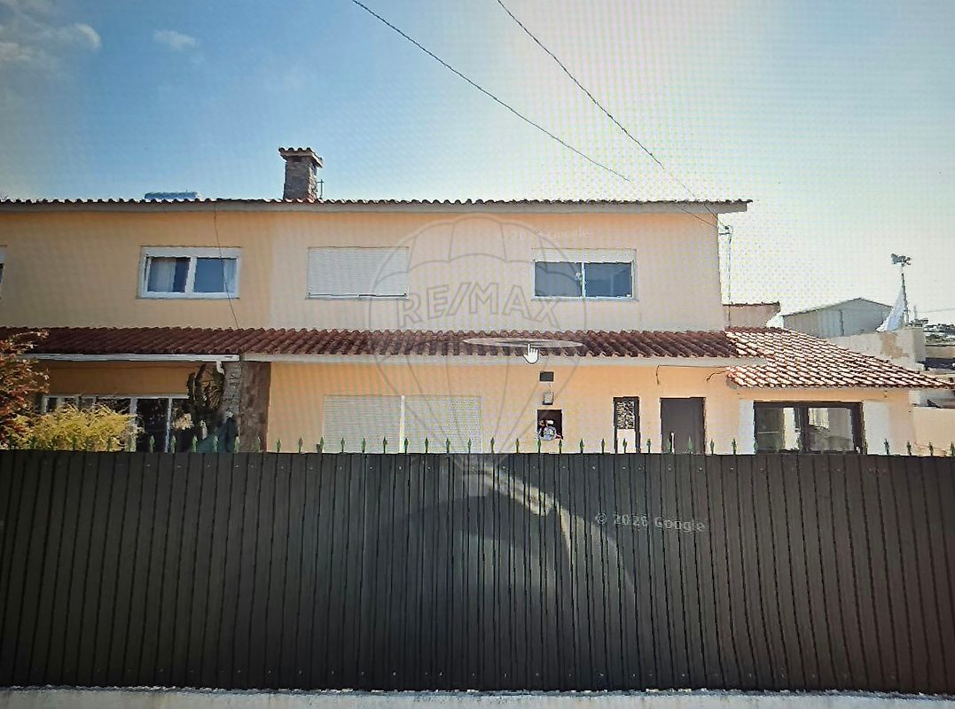 Moradia T4 à venda em Almada
