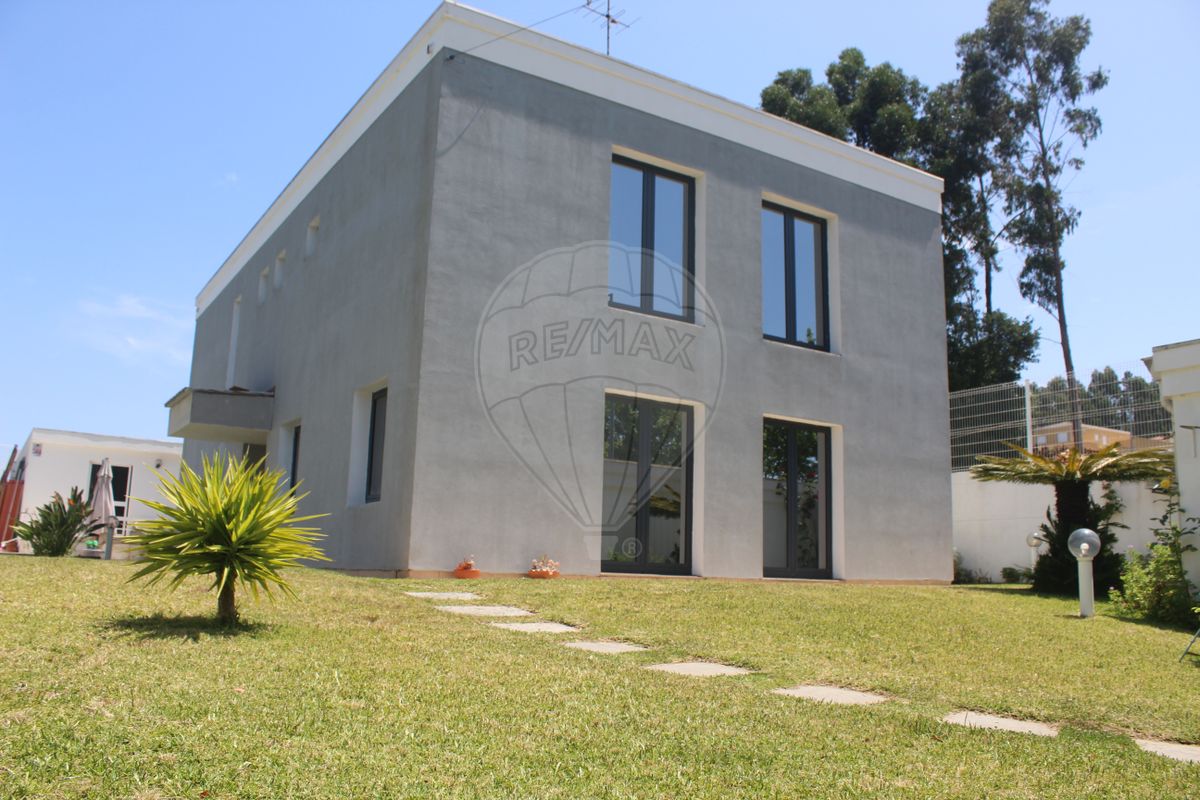 Moradia T4 para venda