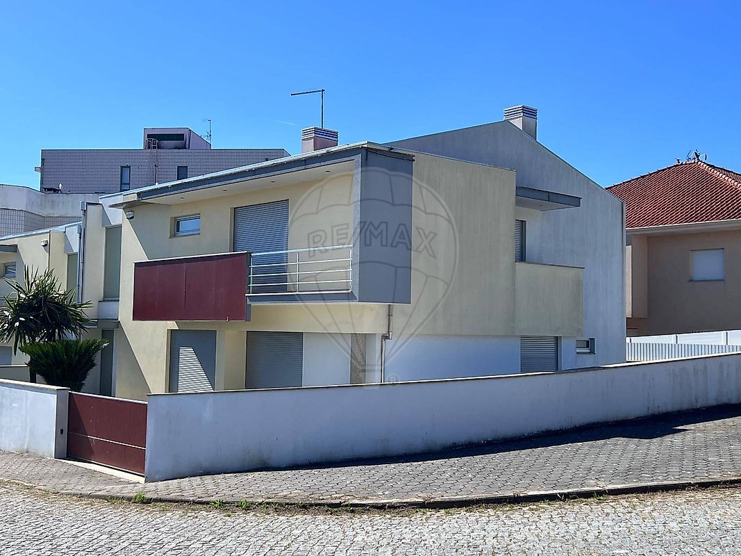Moradia T3 à venda em Santa Maria da Feira