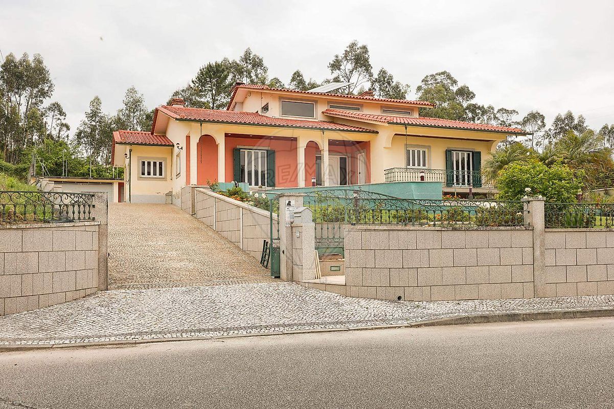 Moradia T3 à venda em Oliveira de Azeméis