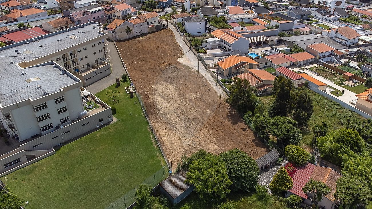 Terreno à venda em Vila Nova de Gaia
