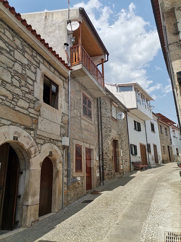 Apartamento T2 à venda em Freixo de Espada à Cinta