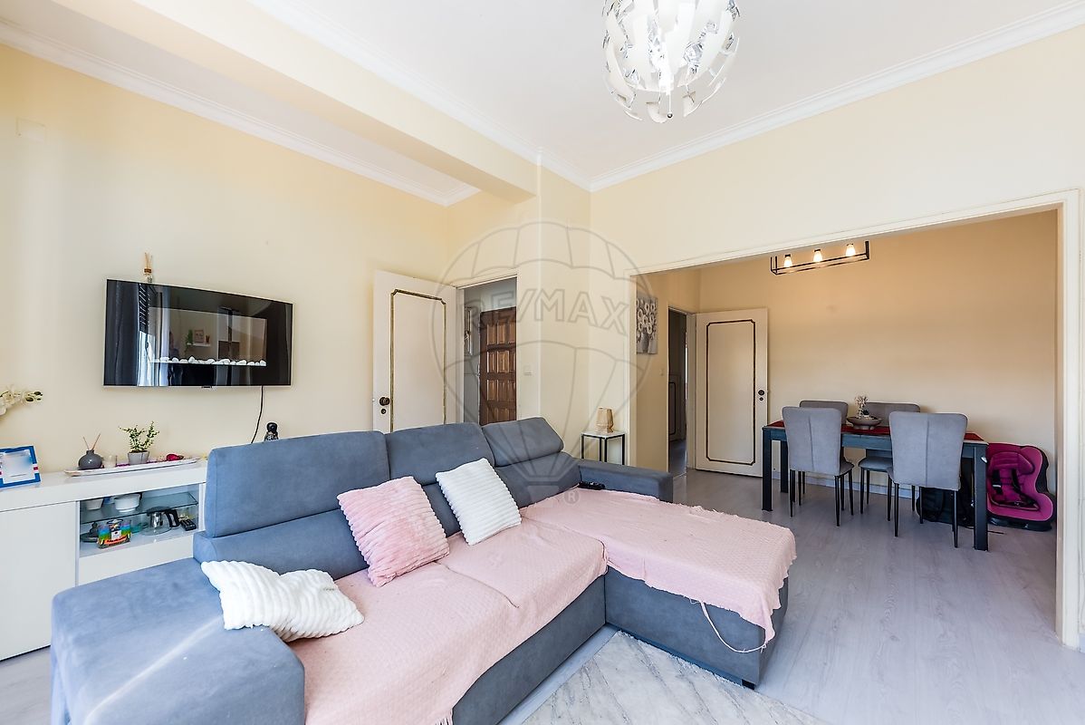 Apartamento T2 em Rio de Mouro, €270.000