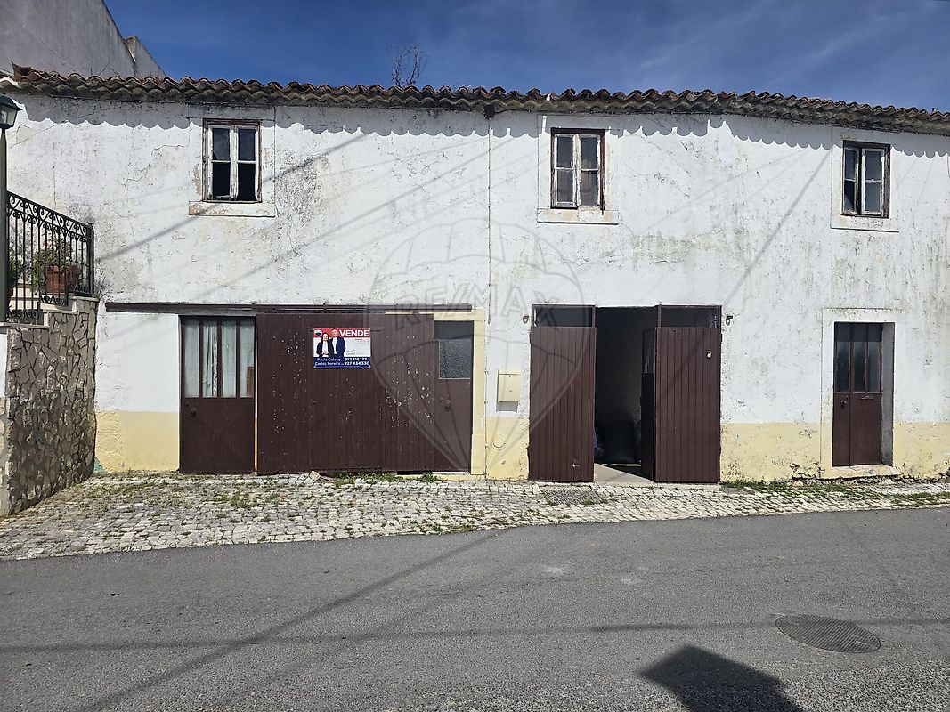 Moradia T3 em Alcanena e Vila Moreira, €128.000