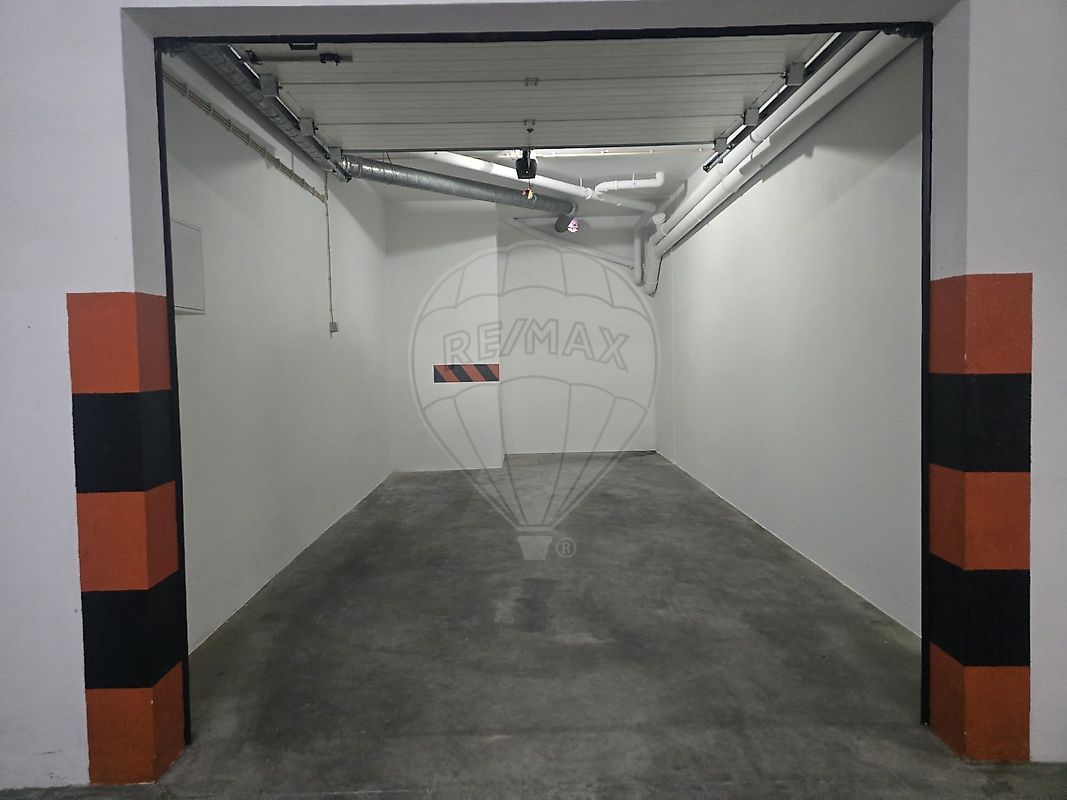 Garagem para arrendar em Torres Novas