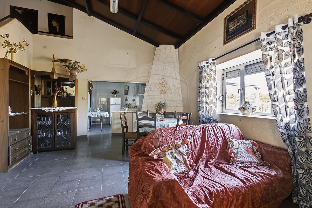 Moradia T4 em Olaia e Paço, €160.000