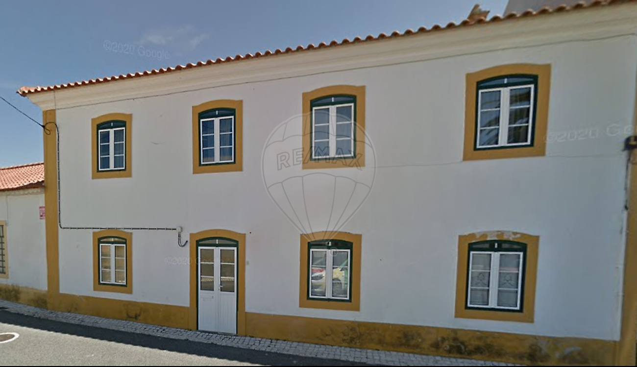 Moradia T5 - Meia Via, Torres Novas, Santarém