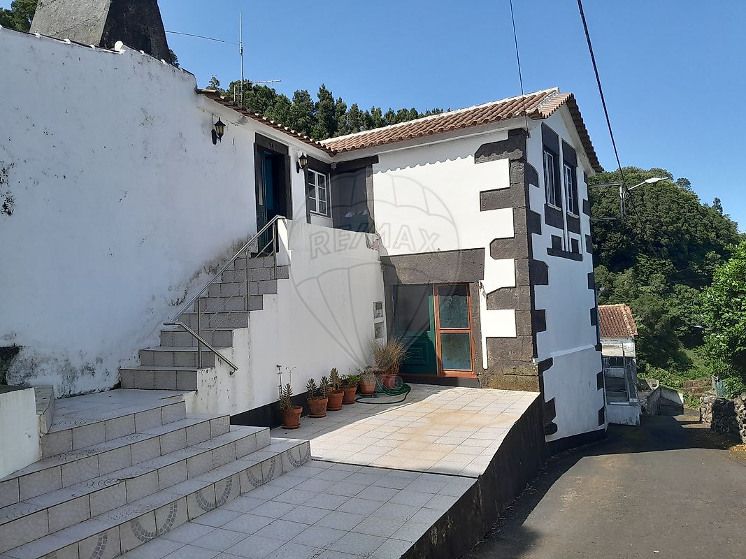 Moradia T2 à venda em Praia da Vitória