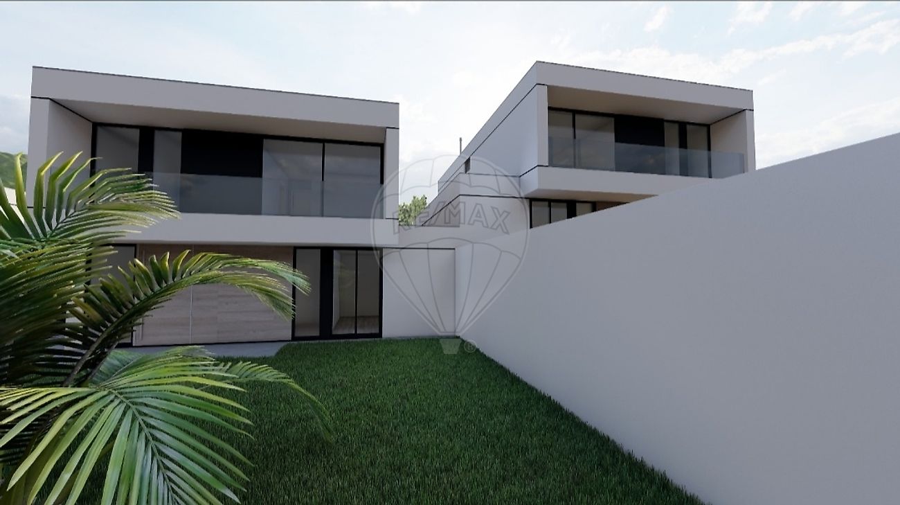 Moradia T4 para venda