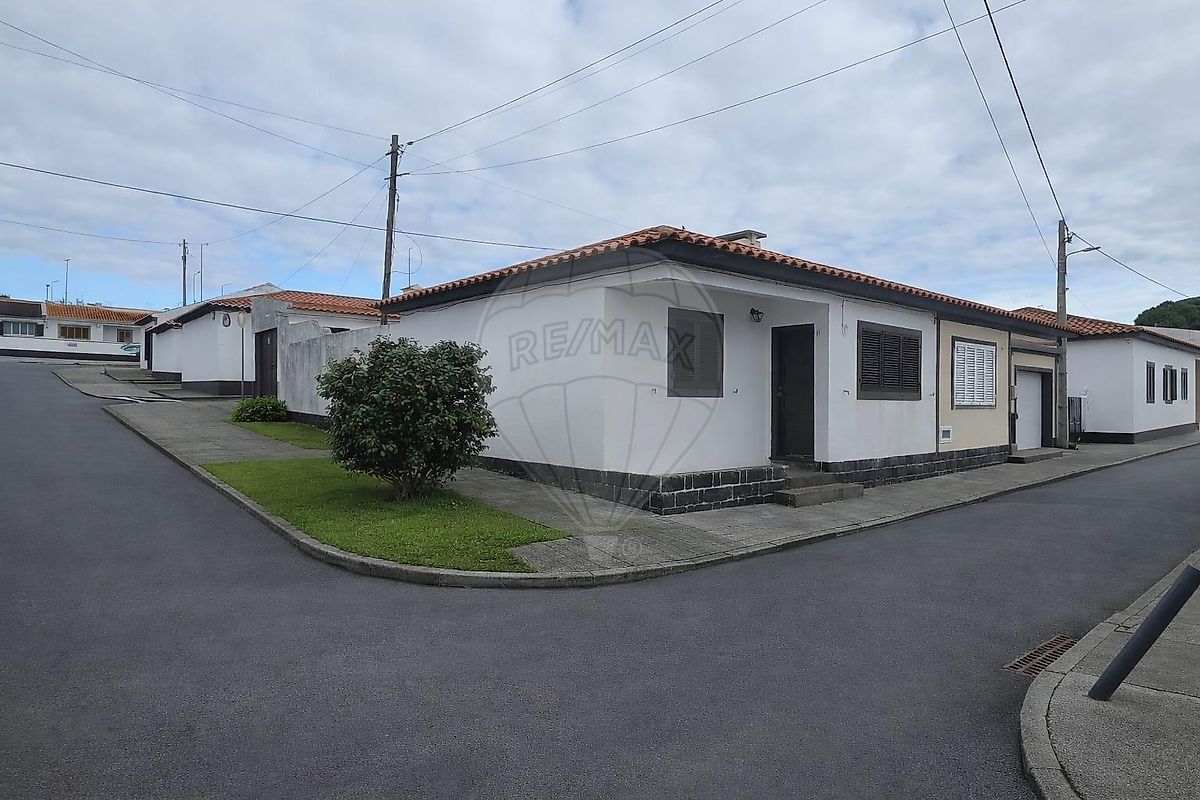 Moradia T2 à venda em Ponta Delgada