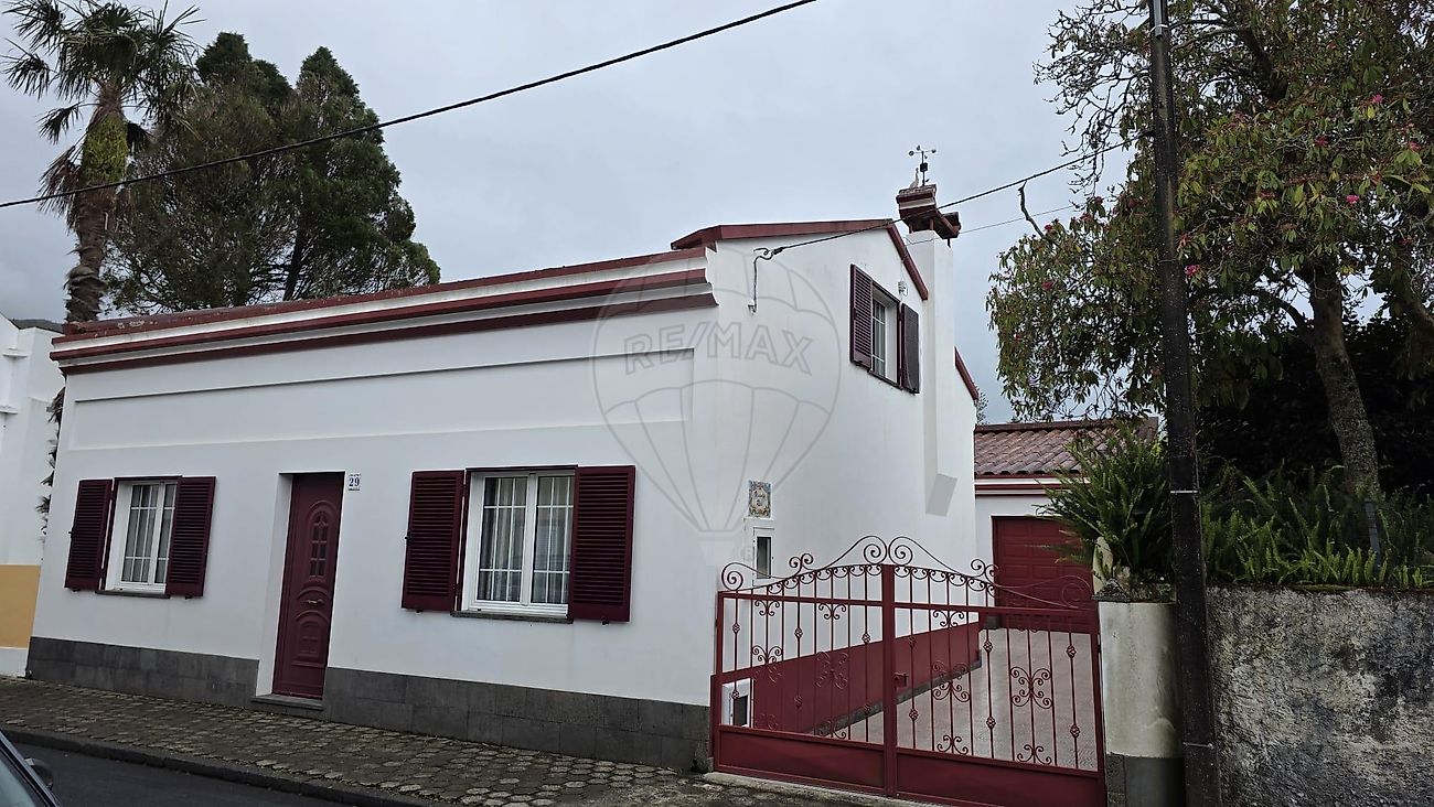 Apartamento T2 à venda em Povoação