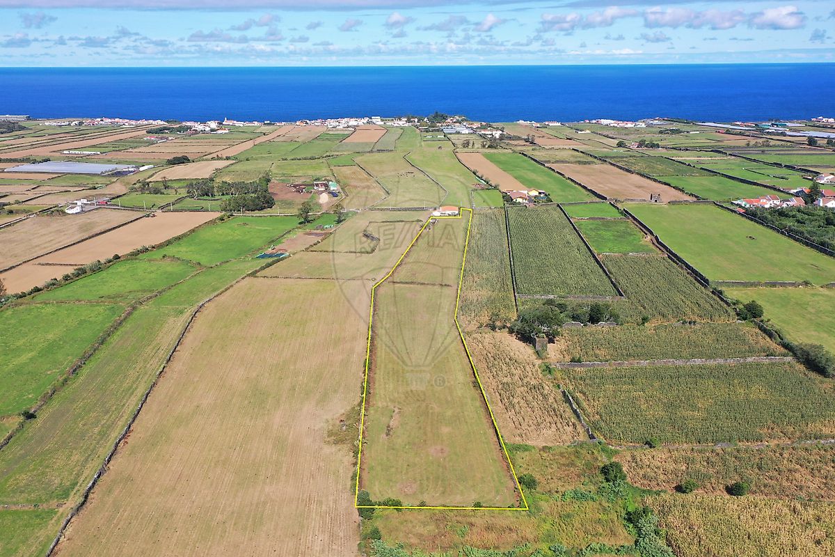 Terreno à venda em Ribeira Grande