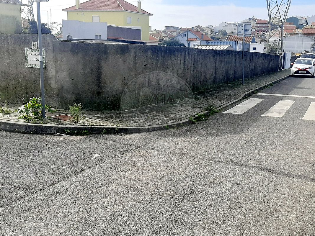 Land for sale in Amadora, Portugal — €110,000