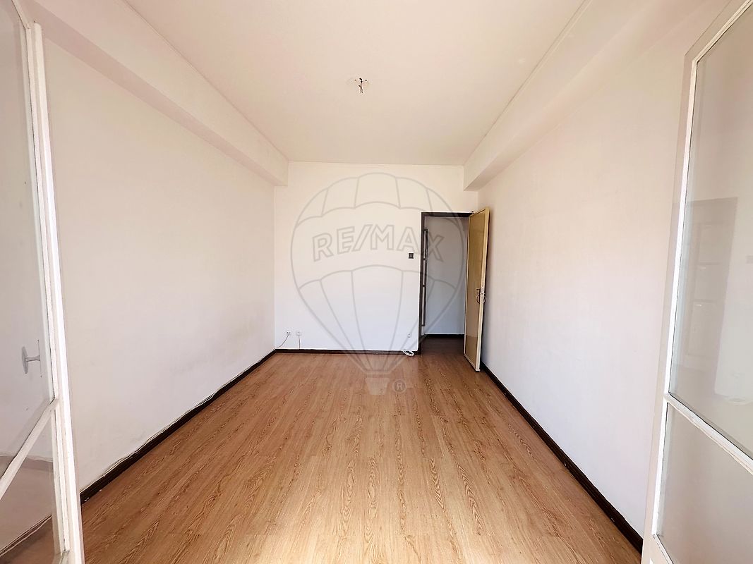 listing 120991397-698 picture-0