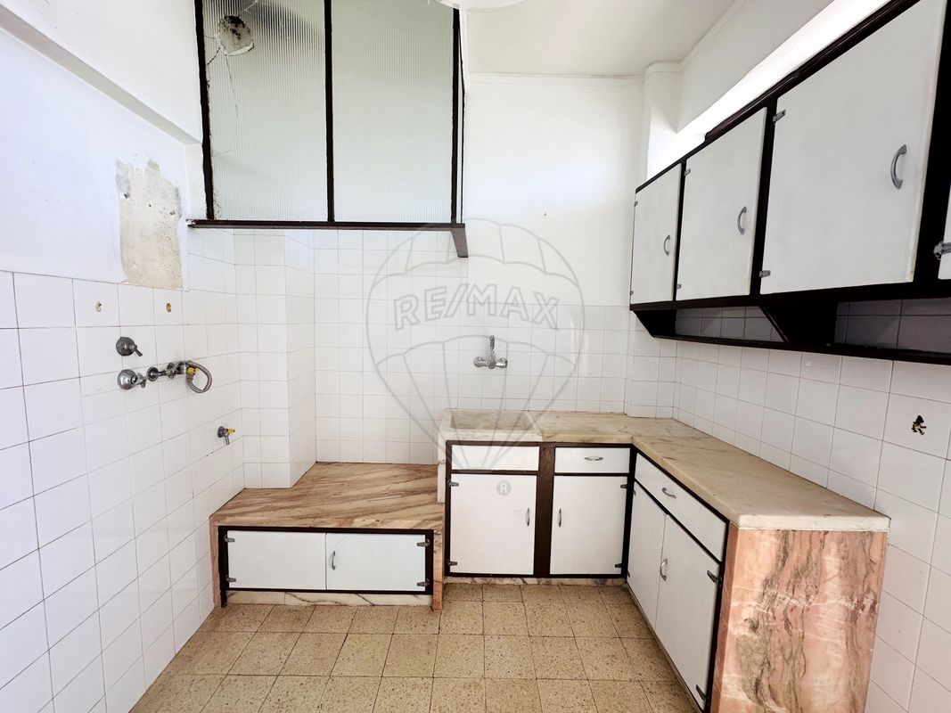 listing 120991397-698 picture-0