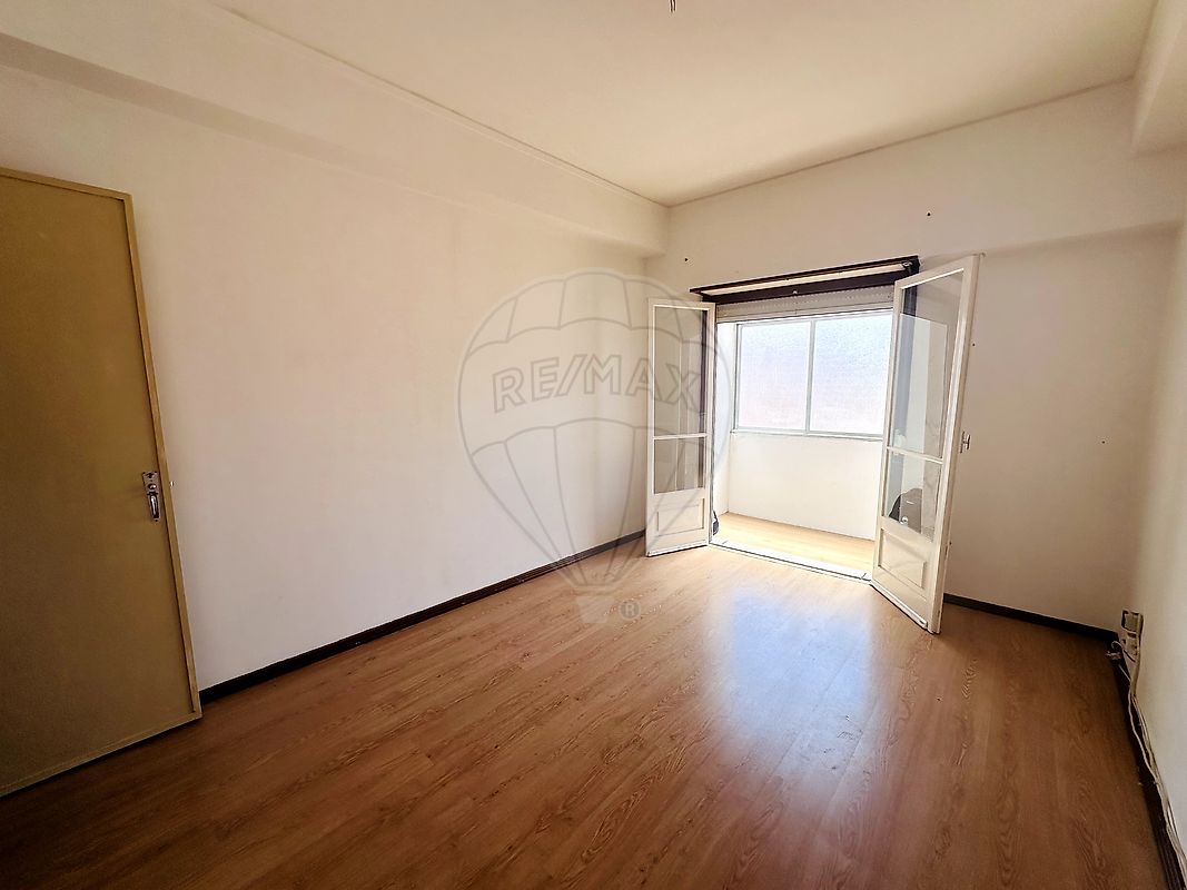 listing 120991397-698 picture-0