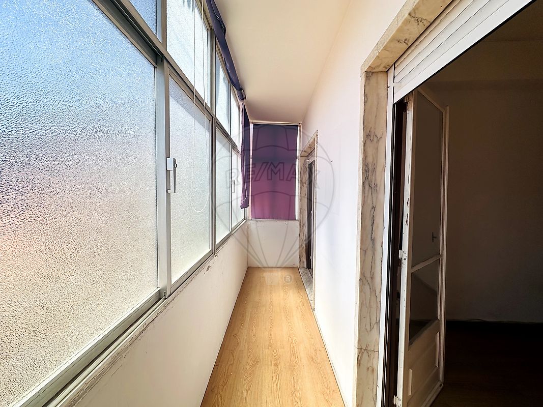 listing 120991397-698 picture-0