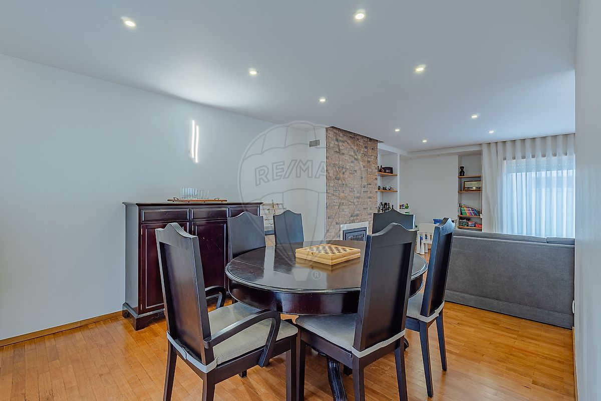 Moradia T4 para venda