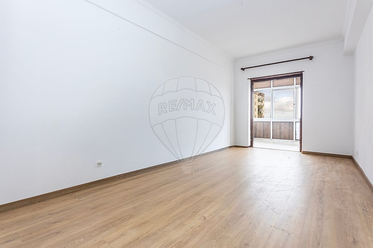 Apartamento T2 à venda em Amadora