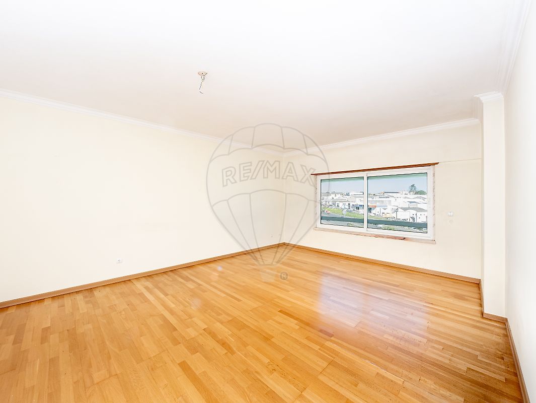 Apartamento T3 para arrendar em Loures