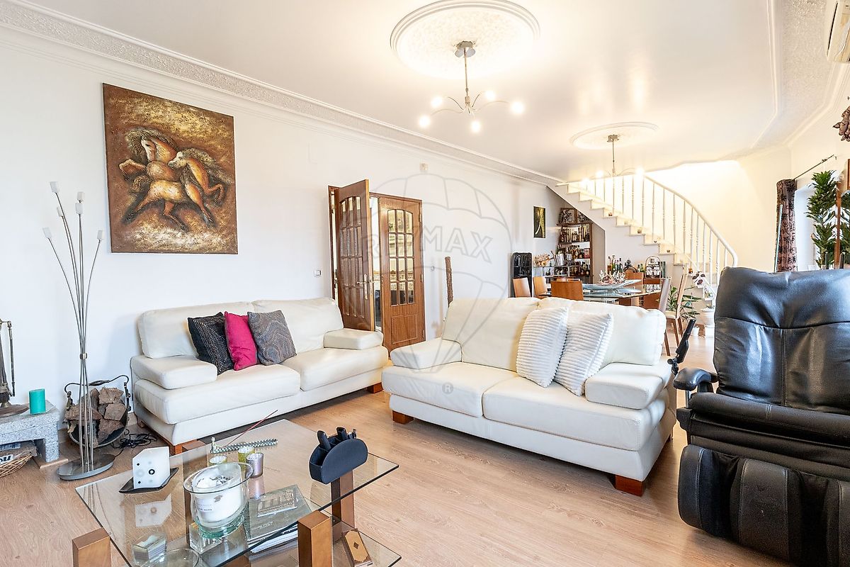 Moradia T3 à venda em Odivelas