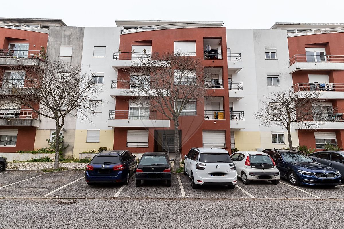 Apartamento T3 à venda em Amadora