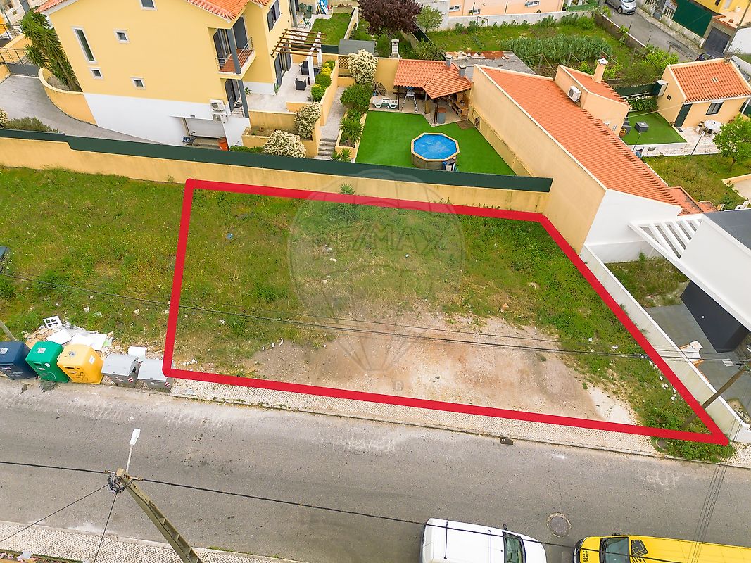 Terreno à venda em Odivelas