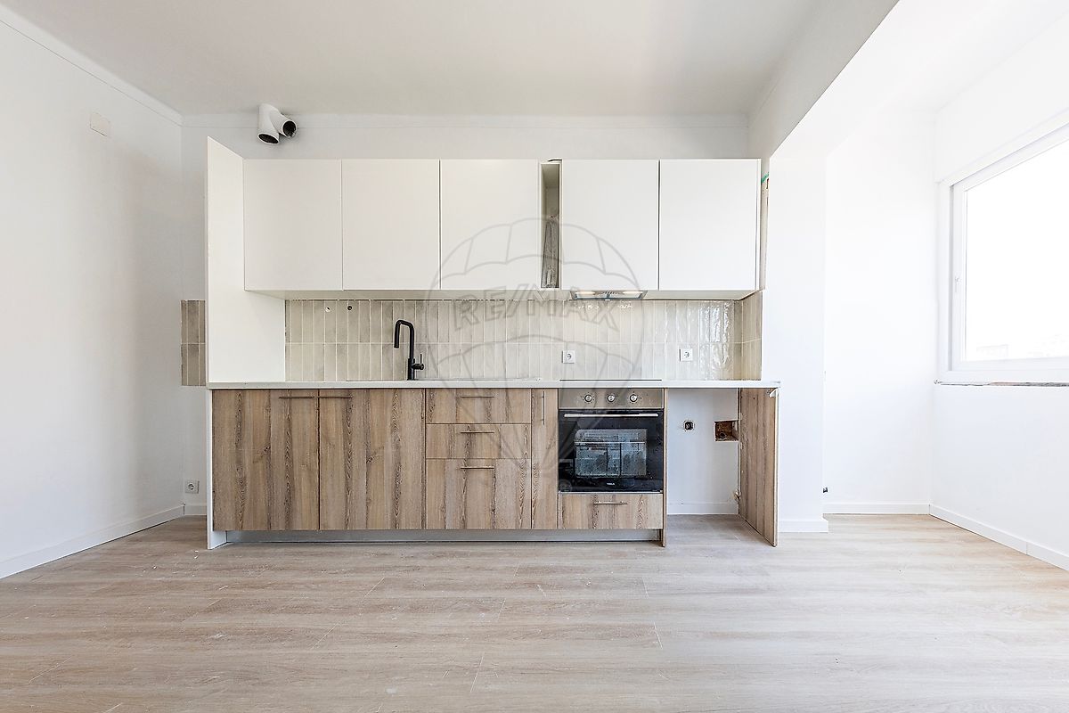 Apartamento - Baixa da Banheira e Vale da Amoreira, Moita, Setúbal