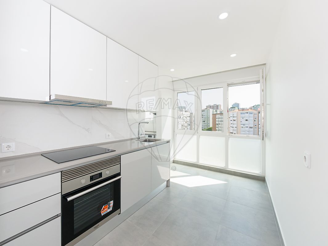 Apartamento T3 à venda em Amadora