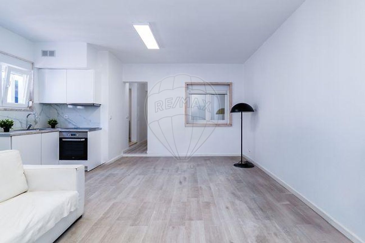 Apartamento T5 à venda em Amadora