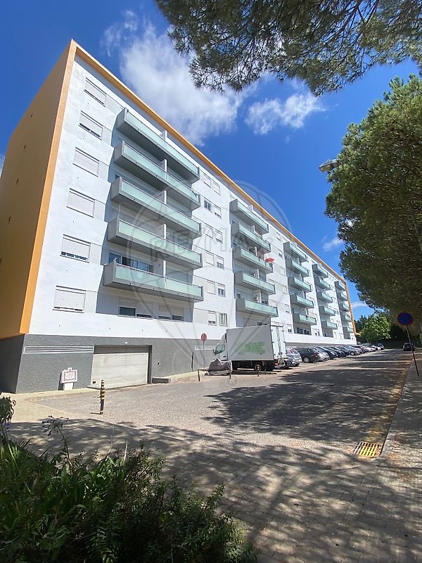 Apartamento T2 para arrendar em Oeiras