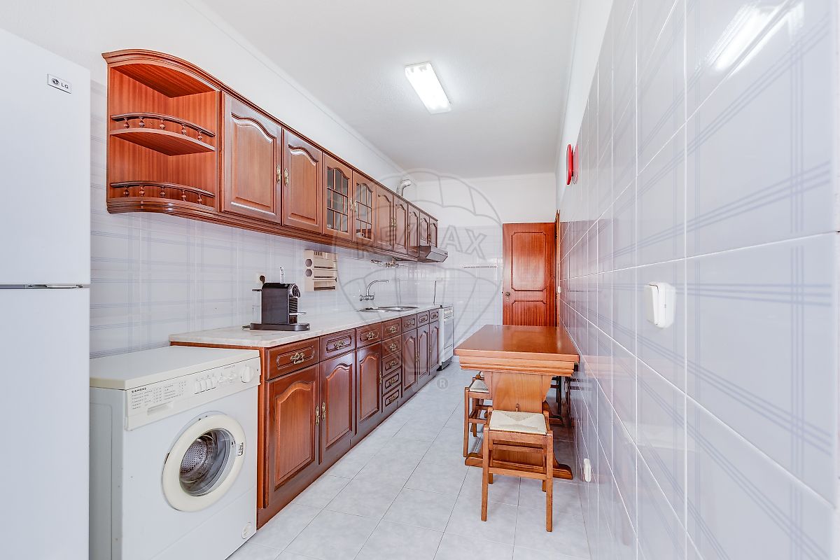 listing 121021235-52 picture-0