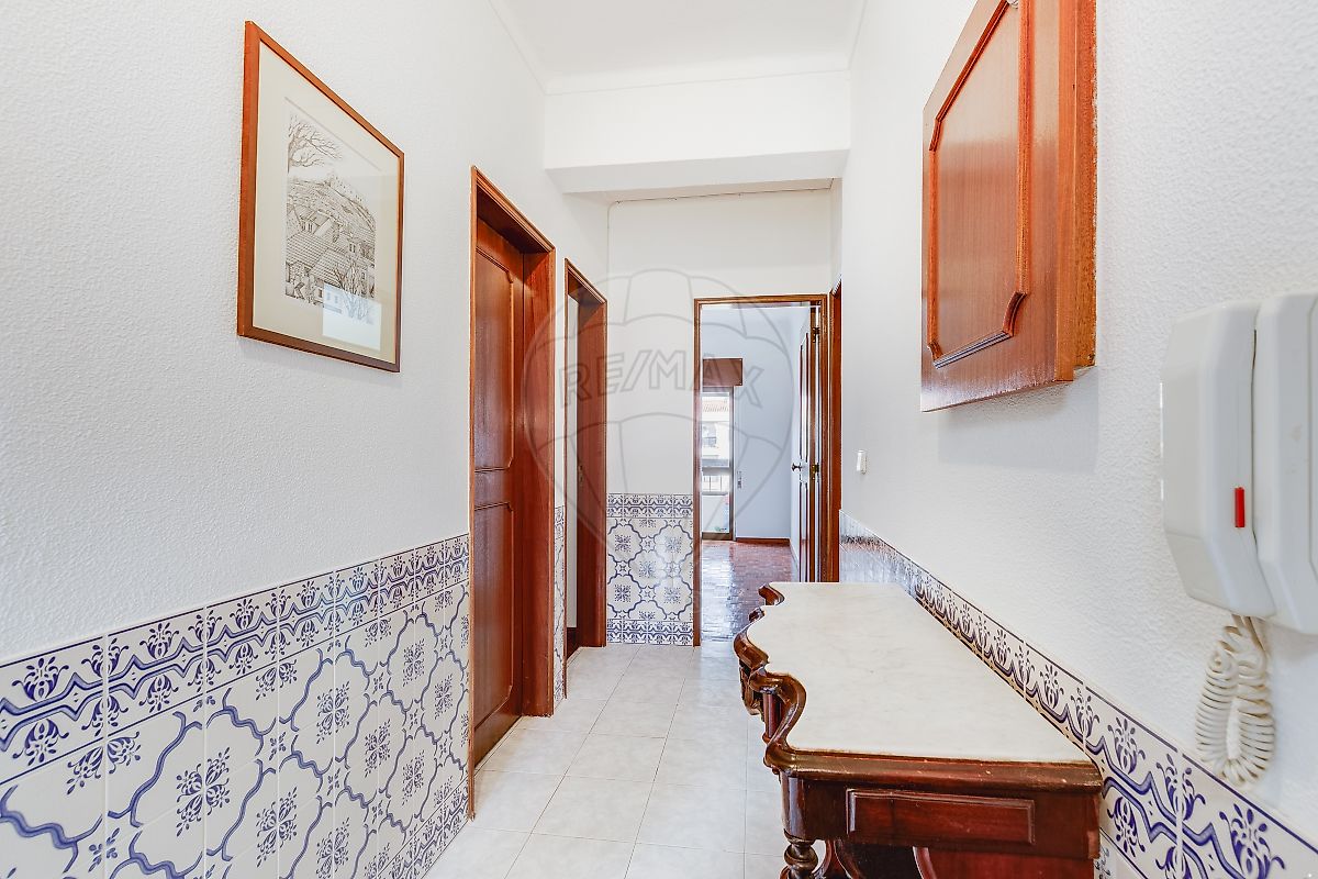 listing 121021235-52 picture-0