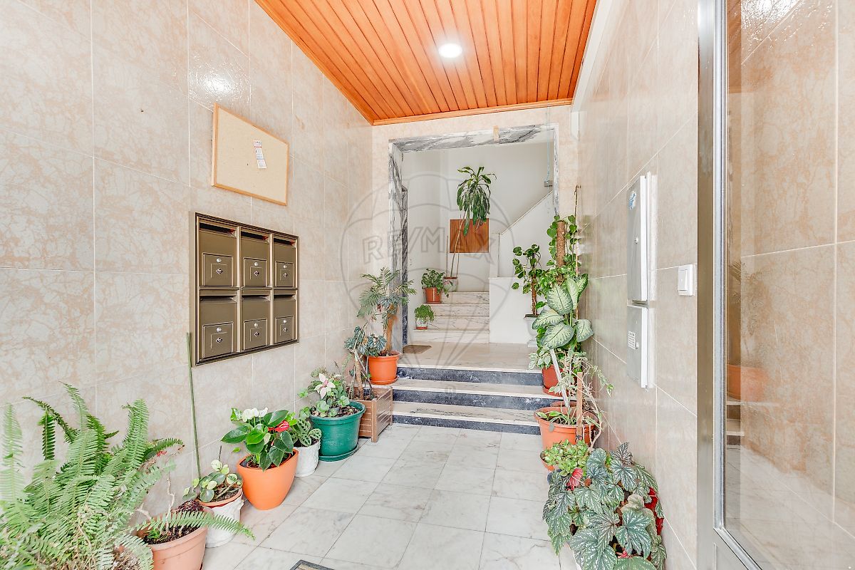 listing 121021235-52 picture-0