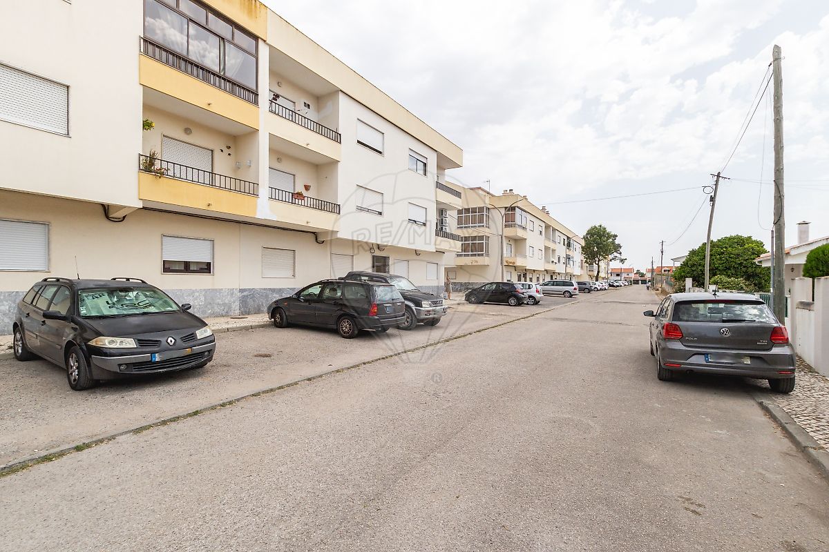 listing 121021235-52 picture-0