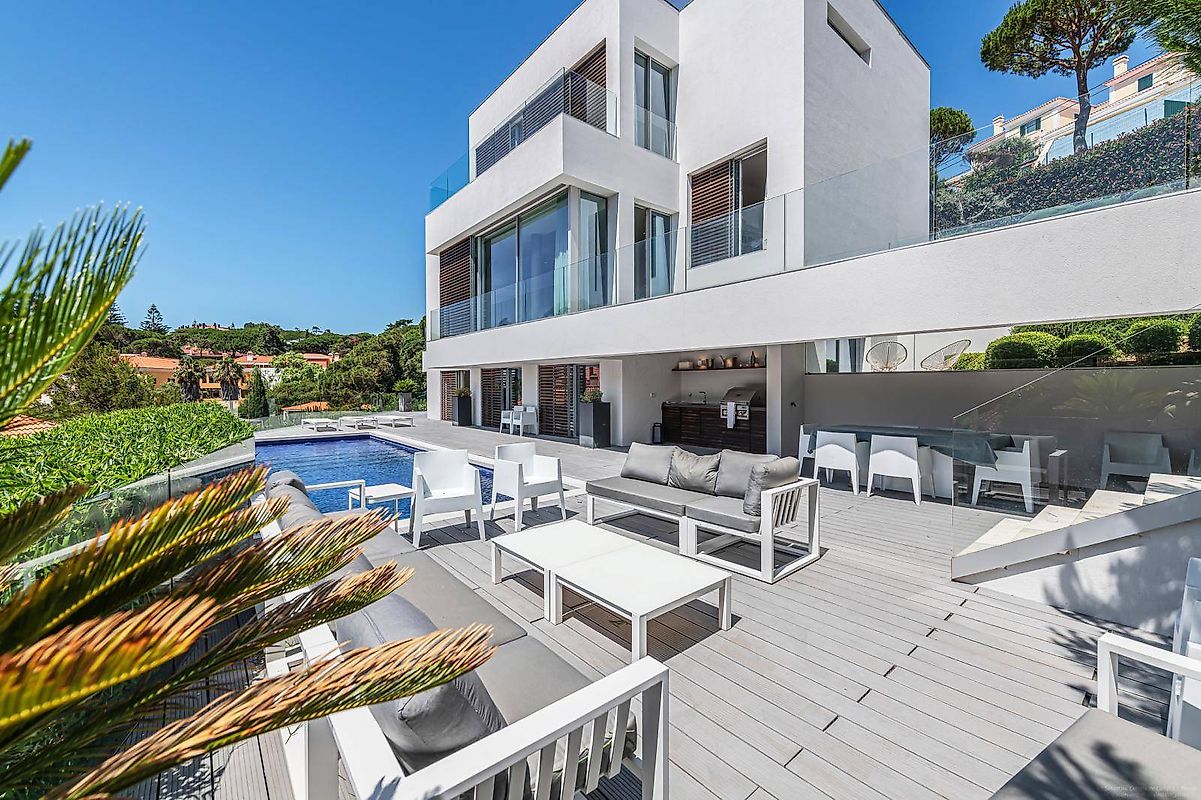 Moradia T4 de luxo à venda em Estoril