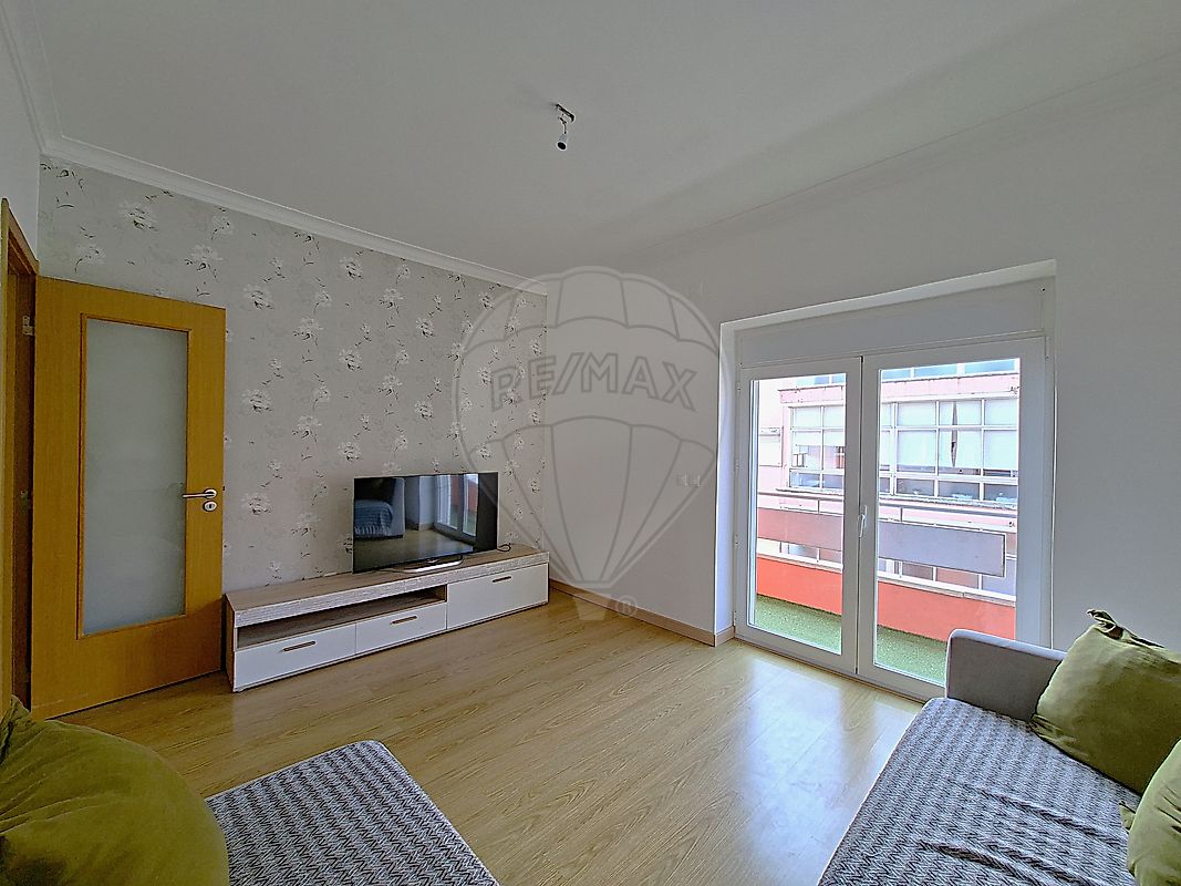 Apartamento T3 à venda em Amadora