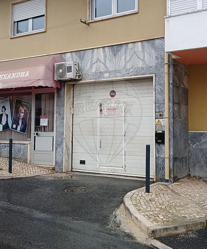 Garagem à venda em Sintra