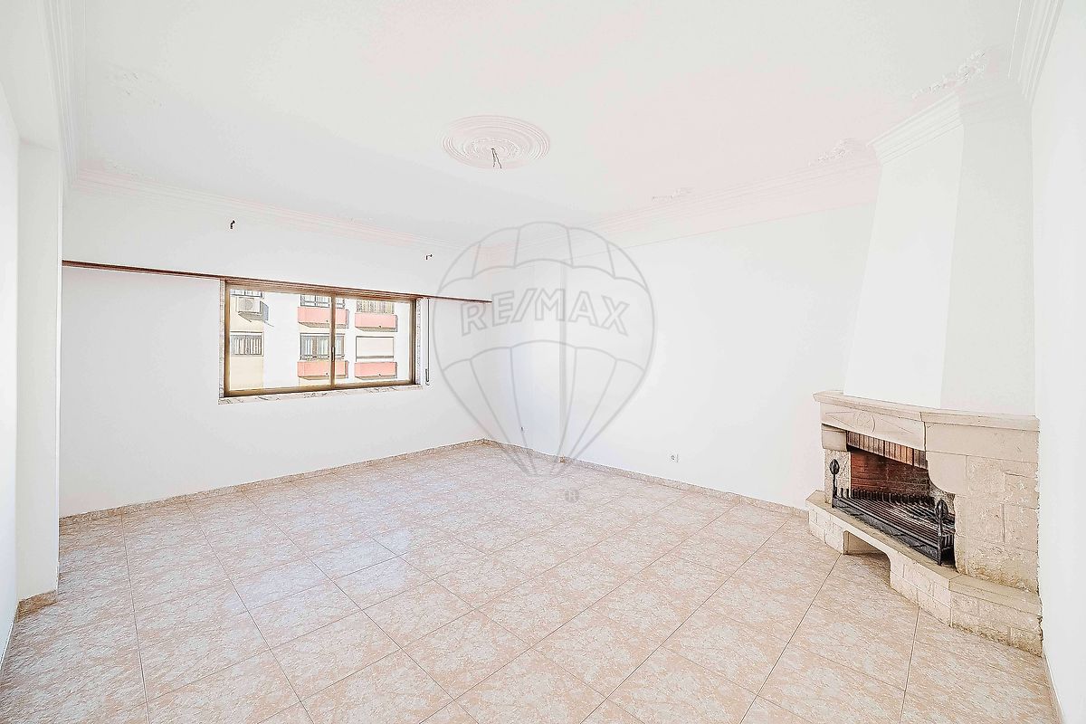 Apartamento T3 à venda em Amadora