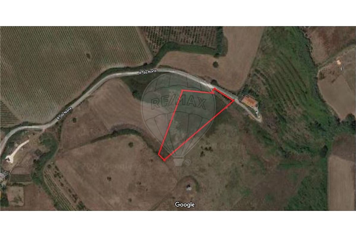 Terreno  à venda em Vila Pouca