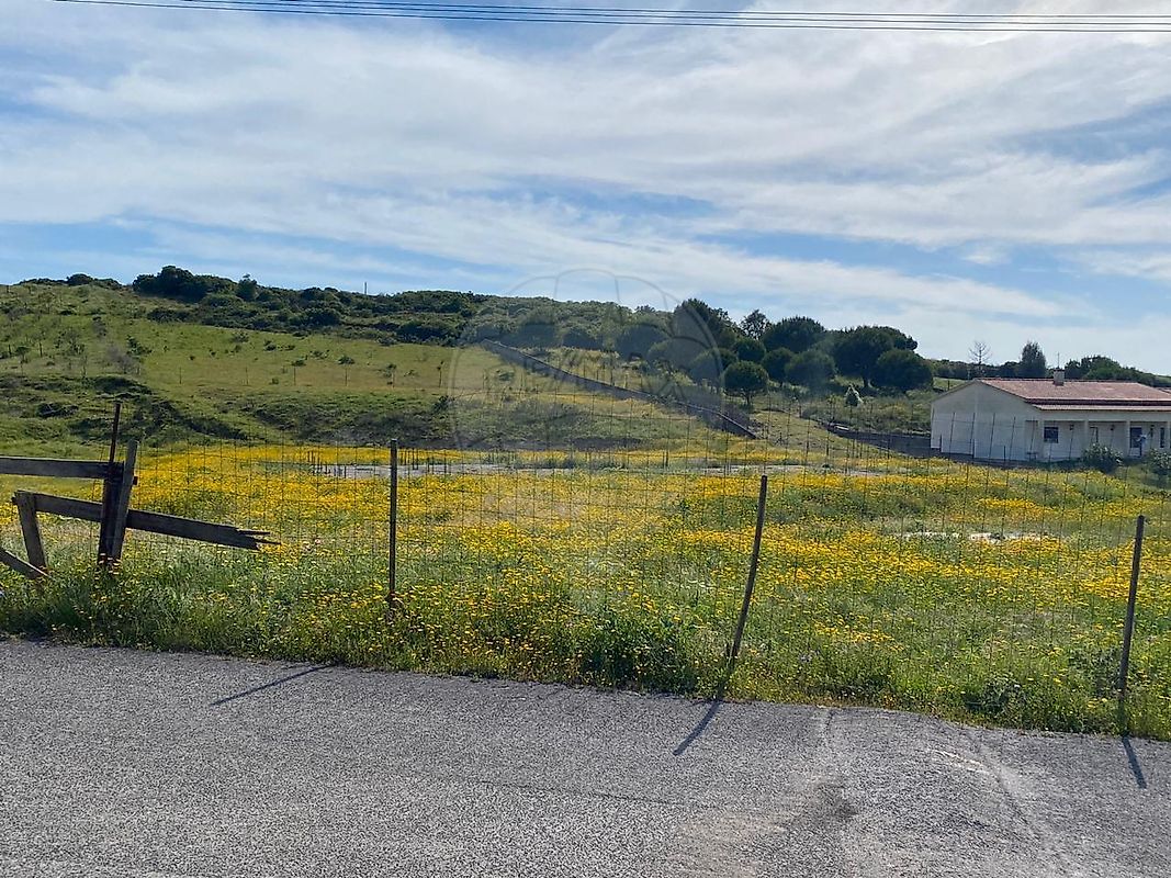 Land for sale in Arruda dos Vinhos, Portugal — €120,000
