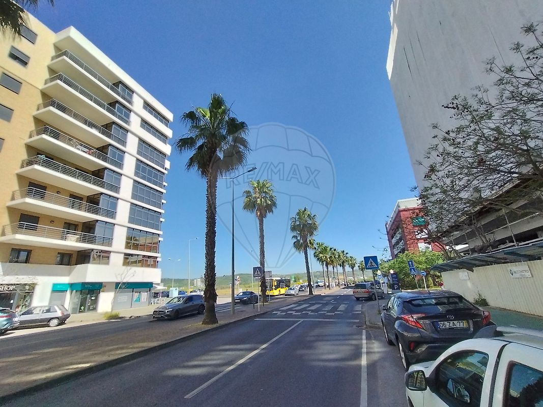 Loja - Loures
