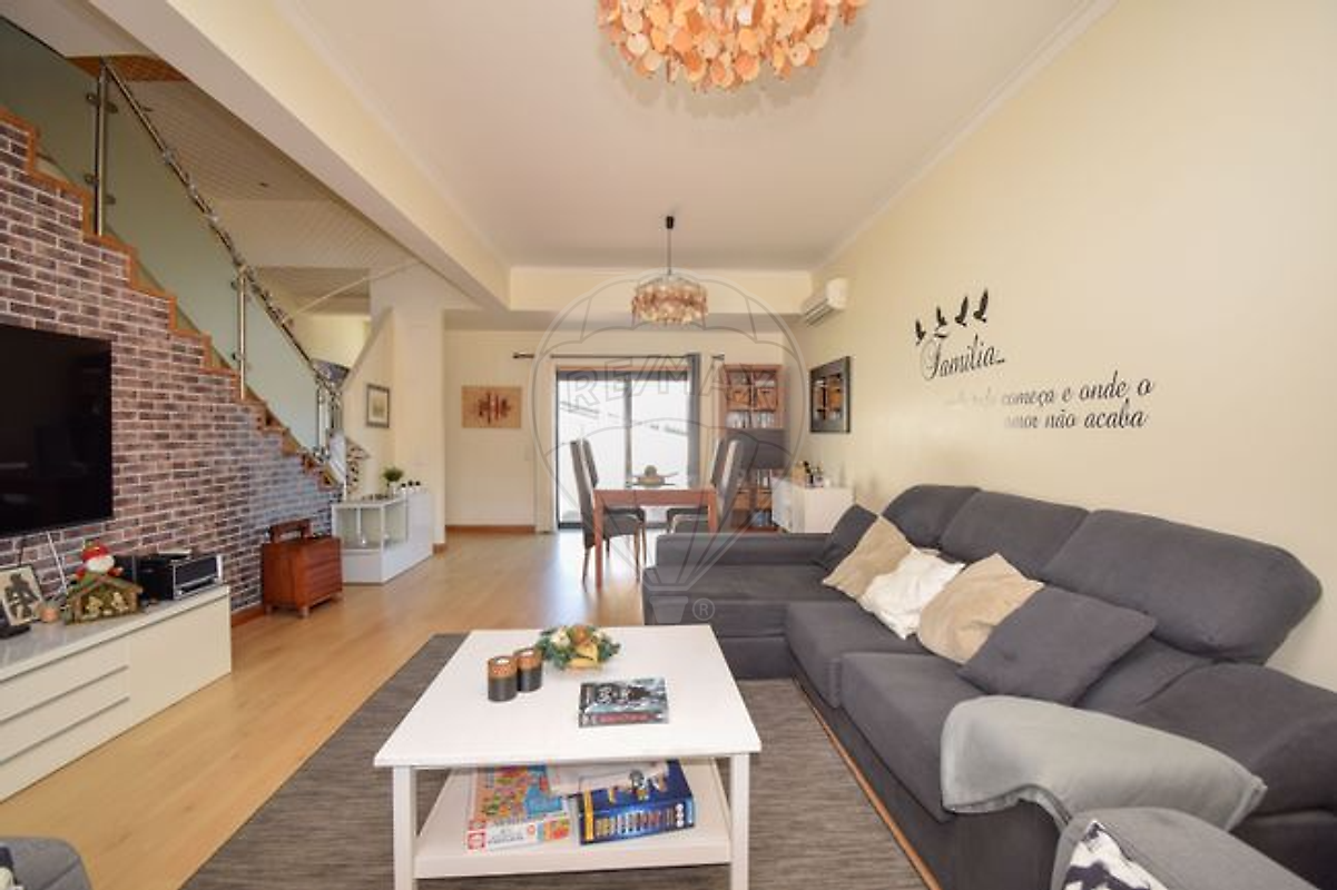 Moradia T3 à venda em Odivelas