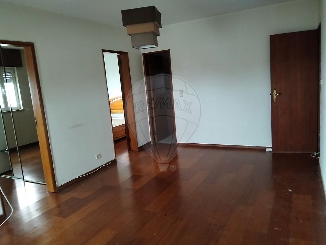Apartamento T2 à venda em Loures