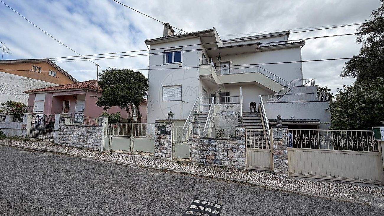 Moradia T4 à venda em Loures